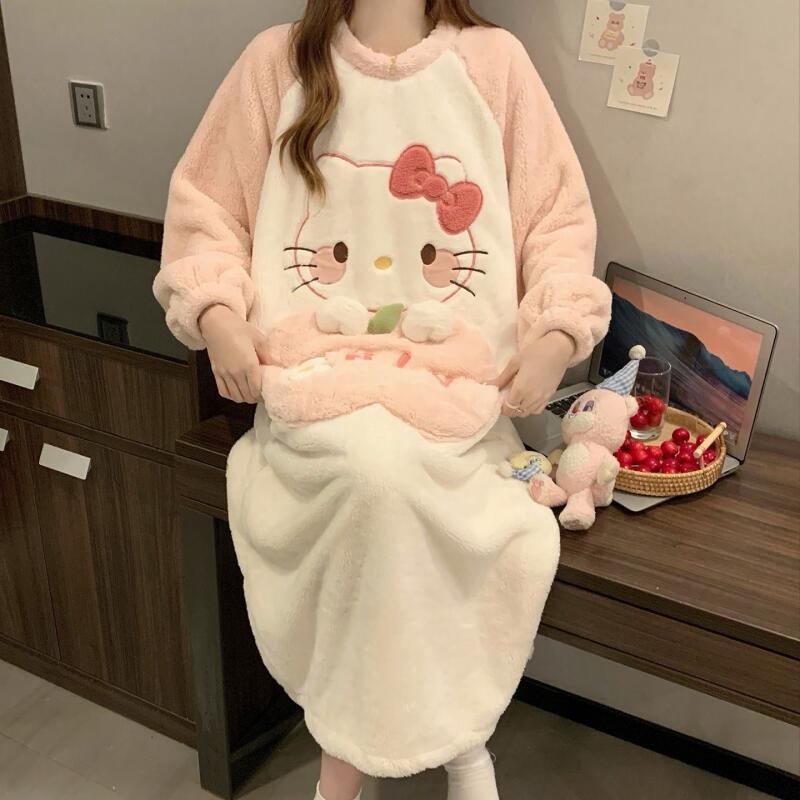 Zimowa koszula nocna Hello Kit – Winter Clothes Shop recenzja i cena