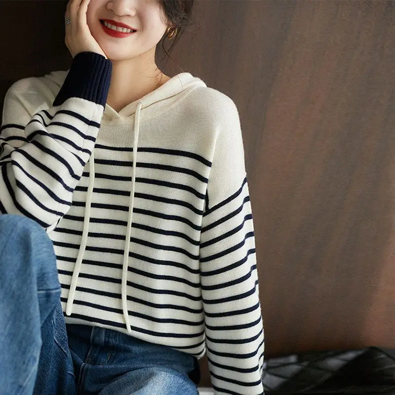 Damska bluza z kapturem, luźny – Winter Clothing Essential recenzja i cena
